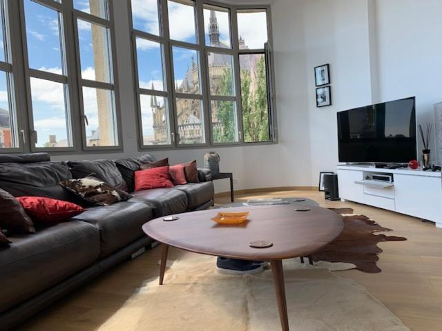 Appartement Loft des Sacres - Vue unique sur la Cathédrale à Reims Extérieur photo