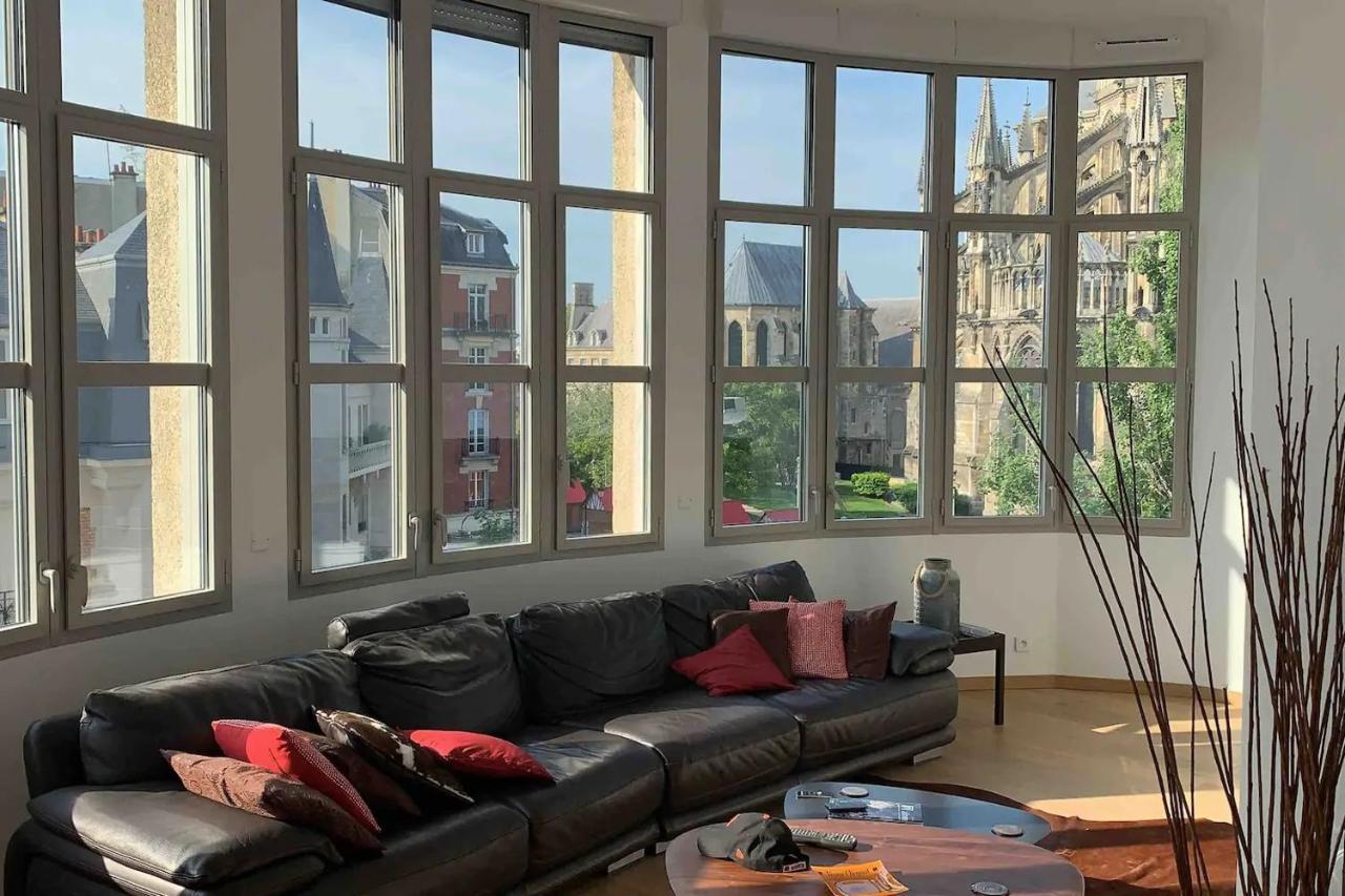 Appartement Loft des Sacres - Vue unique sur la Cathédrale à Reims Extérieur photo
