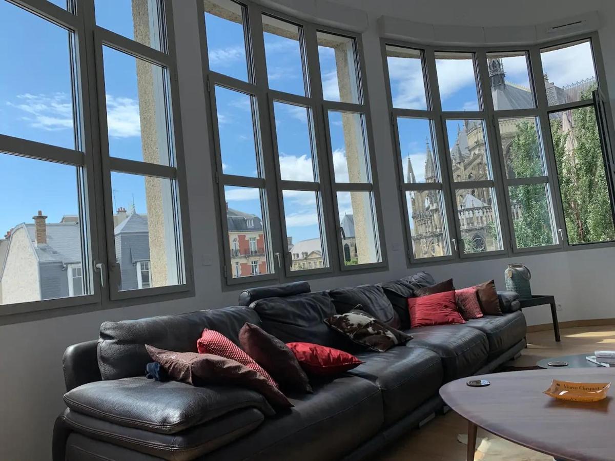 Appartement Loft des Sacres - Vue unique sur la Cathédrale à Reims Extérieur photo